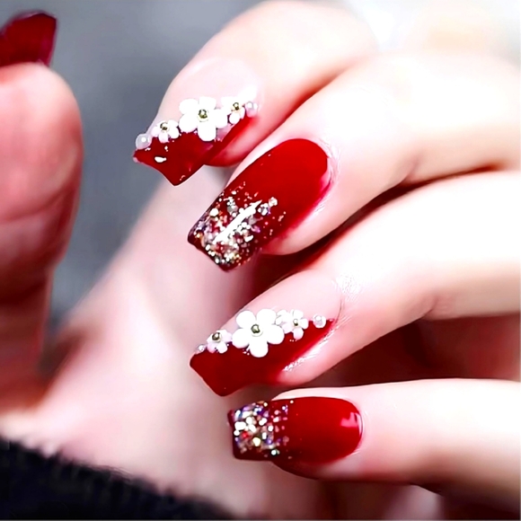 🍒🍒 24 Pieces Red Flower Press On Nails - Picture 1 of 5